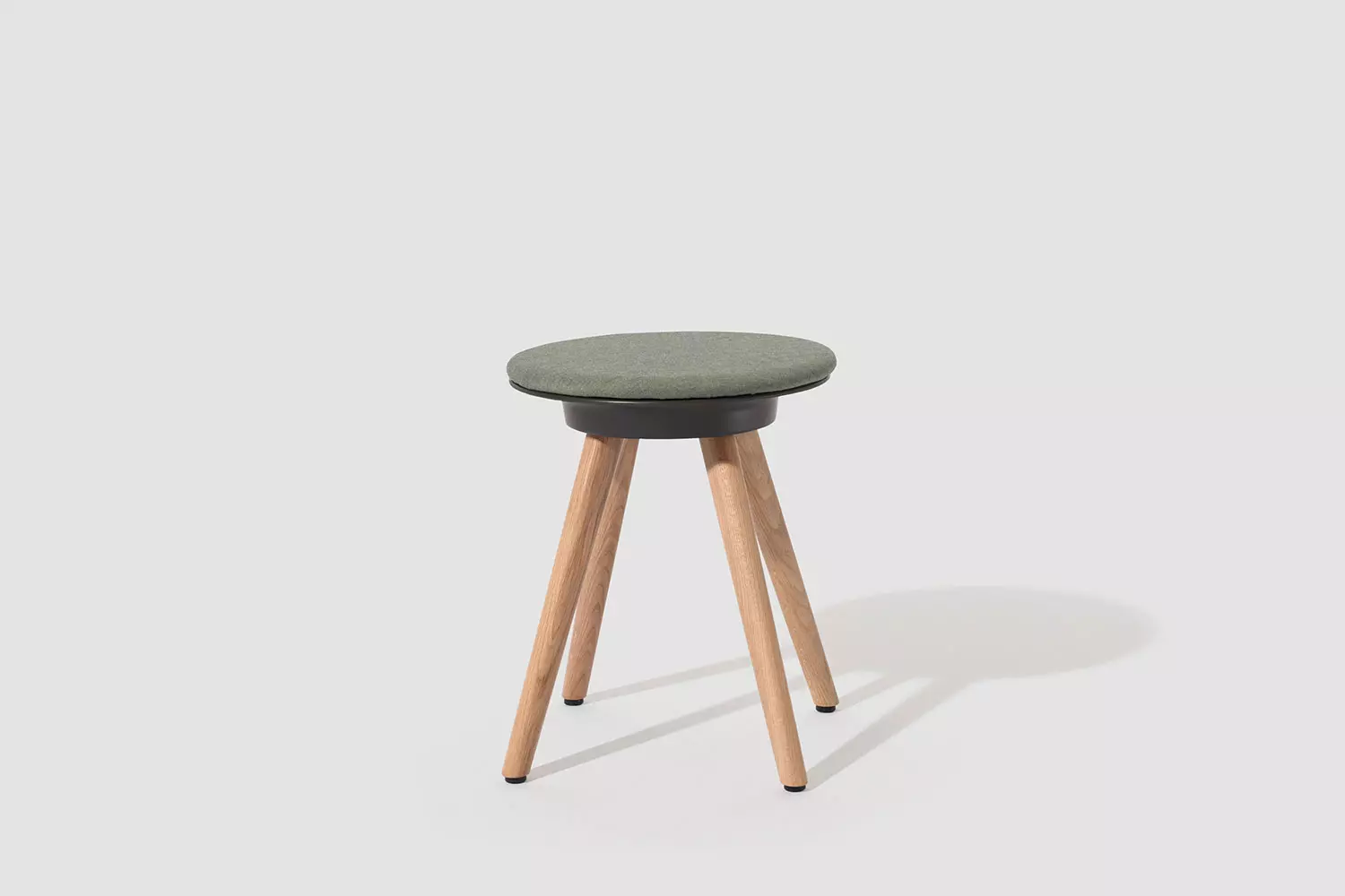 TIMBA Stool, 4 Fuß gepolstert Hocker & Pouf, Bene Büromöbel, Bild 2